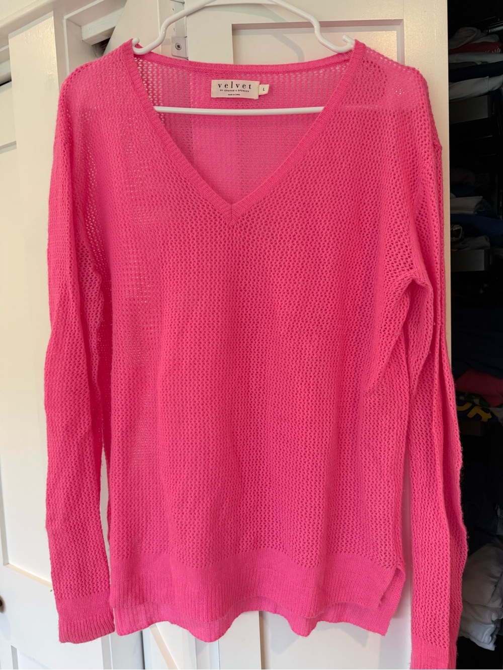 Velvet by Graham & Spencer Pink V-Neck Lightweight Cashmere Sweater Size L